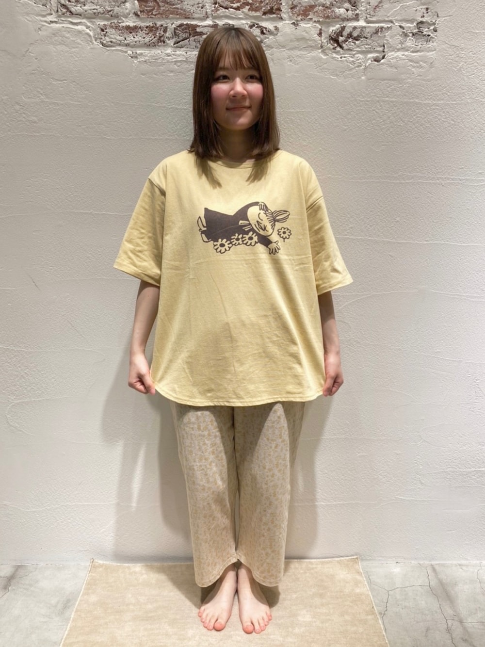 「SM2、Samansa Mos2、et grenie by samansa mos2」｜「Et grenier by Samansa Mos2のアイテム（ルームウェア、イエロー系）」を使った、suzuさん（レディース・160cm）の春コーディネートの1枚目の写真