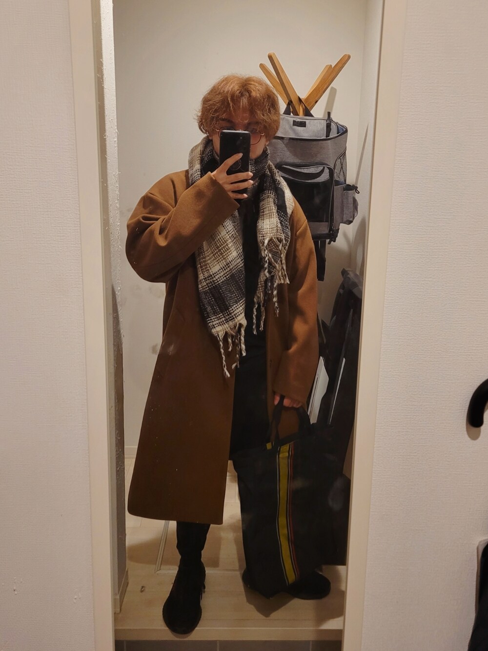 「クリスマスに着たい服、boy、kicks、yeezy」｜「GUのアイテム（トレンチコート、ブラウン系）」を使った、nerugraphさん（メンズ・170cm）の冬コーディネートの1枚目の写真
