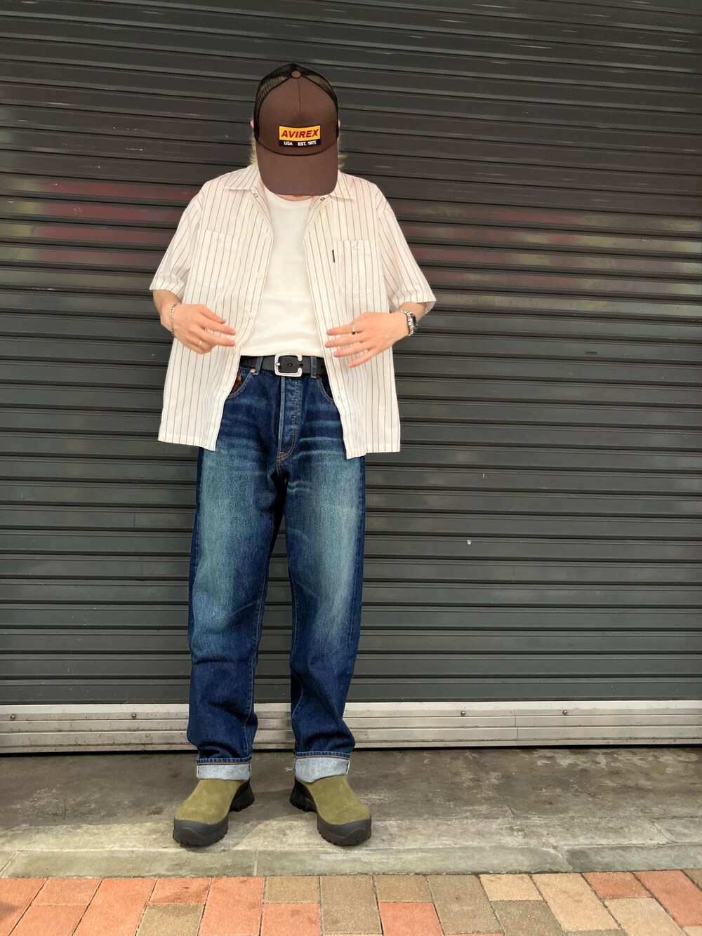 「AVIREX、SCHOTT、今日のコーデ、夏コーデ、シャツ、タンクトップ、キャップ、ファッションの力を信じよう」｜「AVIREXのLOGO MESH CAP / ロゴ メッシュ キャップ / AVIREX / アヴィレックス（キャップ、ブラウン系）」を使った、しんたろうさん（メンズ・173cm）の春コーディネートの1枚目の写真