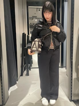 「ARMANI EXCHANGE（アルマーニエクスチェンジ）の【A|X アルマーニ エクスチェンジ】AXメタリックロゴ スウェットリラックスパンツ（スウェットパンツ、ブラック系）」を使った、Sanamさん（レディース・168cm）の夏コーディネート