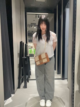 「ARMANI EXCHANGE（アルマーニエクスチェンジ）の【A|X アルマーニ エクスチェンジ】ユーズドルック ブルーデニムパンツ_J99 SLOUCHY BACK BUCKLE（デニムパンツ、ブルー系）」を使った、Sanamさん（レディース・168cm）の夏コーディネート