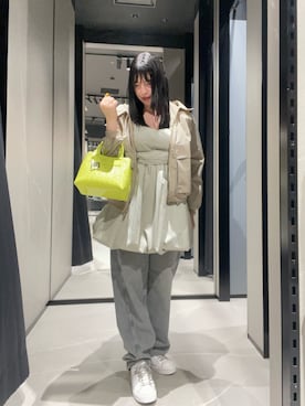 「ARMANI EXCHANGE（アルマーニエクスチェンジ）の【A|X アルマーニ エクスチェンジ】バルーン ミニワンピース（ワンピース、ベージュ系）」を使った、Sanamさん（レディース・168cm）の夏コーディネート