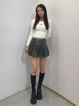 「アイテム（デニムスカート）」を使った、shioriさん（レディース・168cm）の秋コーディネート