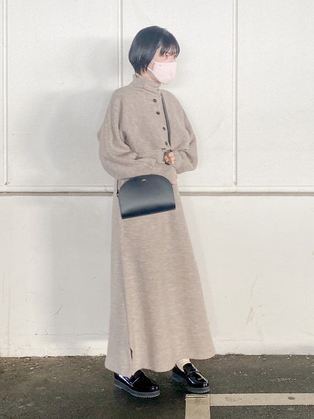 「forksy、menue、A.P.C.、カジュアル、休日スタイル、大人カジュアル、大人女子、今日のコーデ、大人コーデ、トレンド、ハイネック、ベージュコーデ」｜「forksy.の【forksy.】アンサンブルニットワンピース（ワンピース、ベージュ系）」を使った、まいさん（レディース・164cm）の冬コーディネートの1枚目の写真