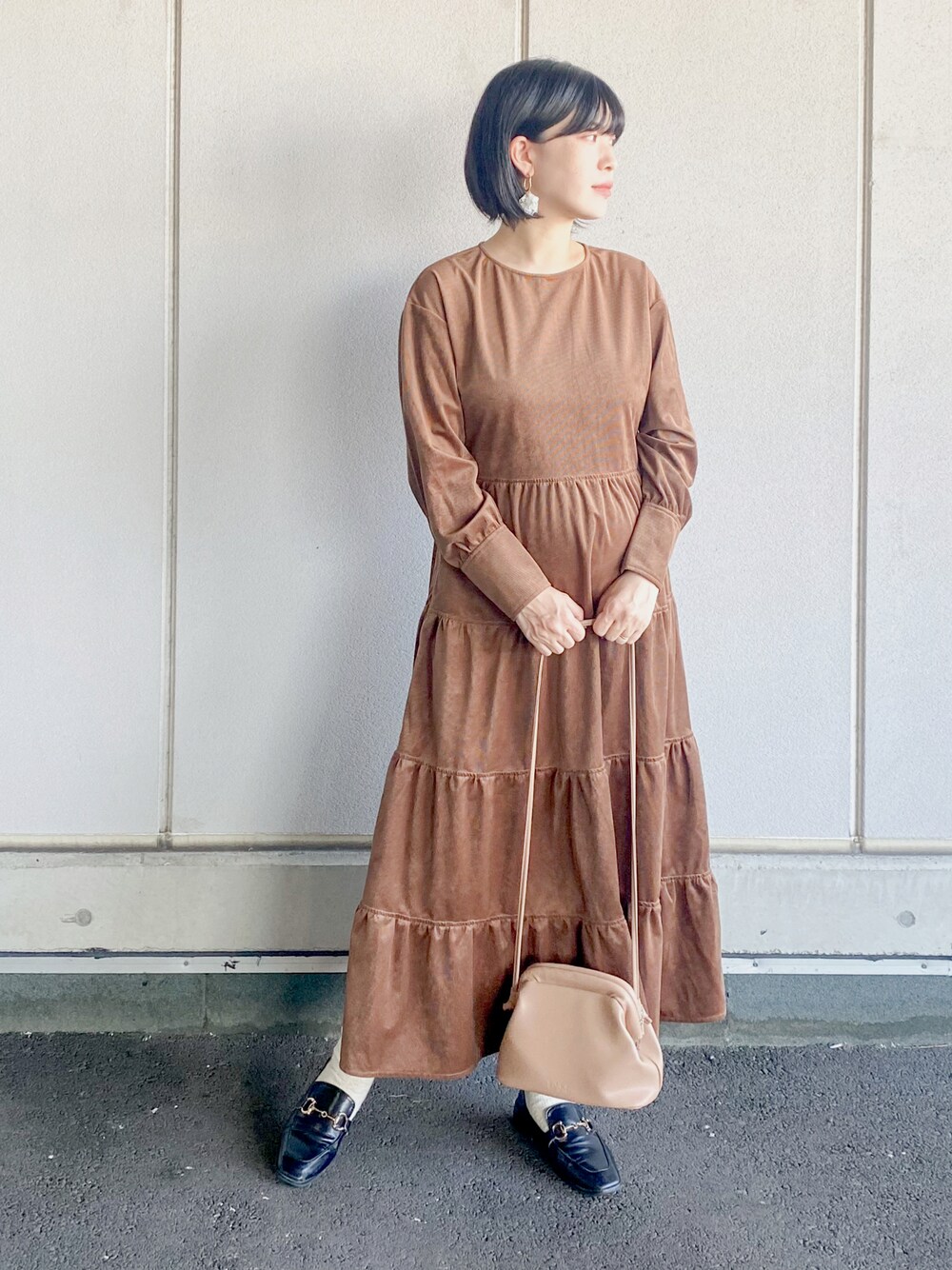 「コーデュロイ、カジュアル、大人カジュアル、ブラウン、ロングワンピース、シンプルコーデ、秋服、ラクチンコーデ、i_am、eim」｜「IG:mai1220のアイテム（その他、その他）」を使った、まいさん（レディース・164cm）の秋コーディネートの1枚目の写真