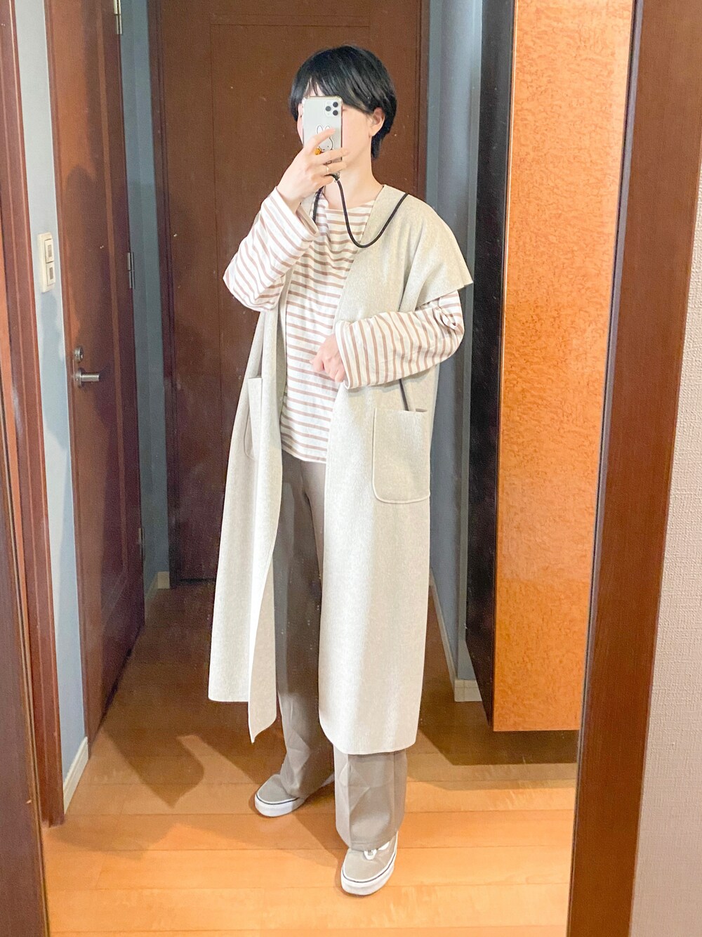 「reca、classicalelf、VANS、ジレ、カラーコーデ、ボーダートップス、春、オトナ女子、プチプラコーデ、カジュアル、春アウター、レイヤードスタイル、韓国ファッション」｜「recaのワイドスリーブボーダーカットソー（Tシャツ/カットソー、ブラウン系）」を使った、まいさん（レディース・164cm）の春コーディネートの1枚目の写真