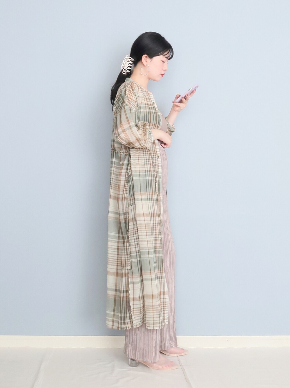「リラックススタイル、大人かわいい、キレイめ、大人なカジュアル、ワンピーススタイル、淡色コーデ、シアーワンピース、プリーツパンツ、シンプルコーデ、チェックワンピース」｜「IG:mai1220のアイテム（その他、その他）」を使った、まいさん（レディース・164cm）の夏コーディネートの1枚目の写真