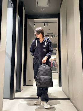 「ARMANI EXCHANGE（アルマーニエクスチェンジ）の【A|X アルマーニ エクスチェンジ】ワイドレッグ カーゴパンツ（カーゴパンツ、ブルー系）」を使った、S.HIDEKIさん（メンズ・176cm）の秋コーディネート