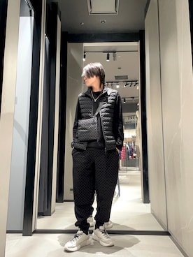 「ARMANI EXCHANGE（アルマーニエクスチェンジ）の【A|X アルマーニ エクスチェンジ】オールオーバーマイクロロゴ スウェットジョガーパンツ（スウェットパンツ、ブラック系）」を使った、S.HIDEKIさん（メンズ・176cm）の秋コーディネート