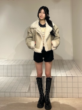 「アイテム（ムートンコート）」を使った、HIKARUさん（レディース・163cm）の秋コーディネート