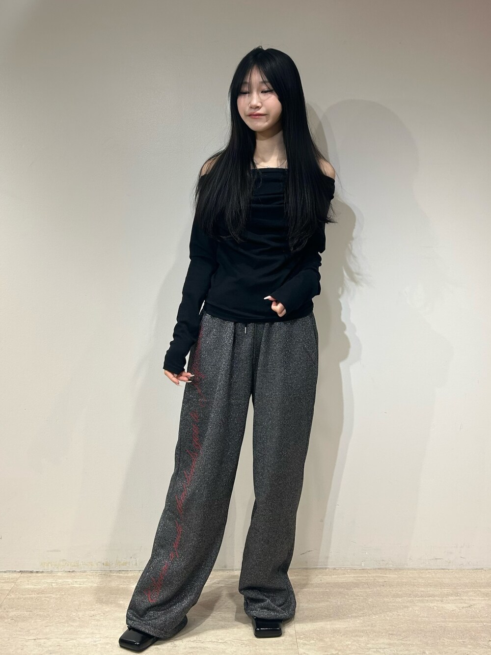 ラメルーズスウェットパンツを使った人気ファッションコーディネート