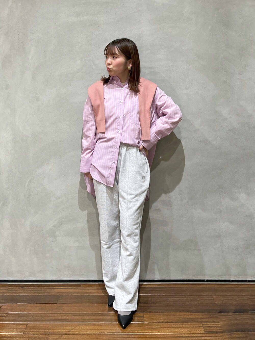 椿オイル加工リブカーディガンを使った人気ファッション