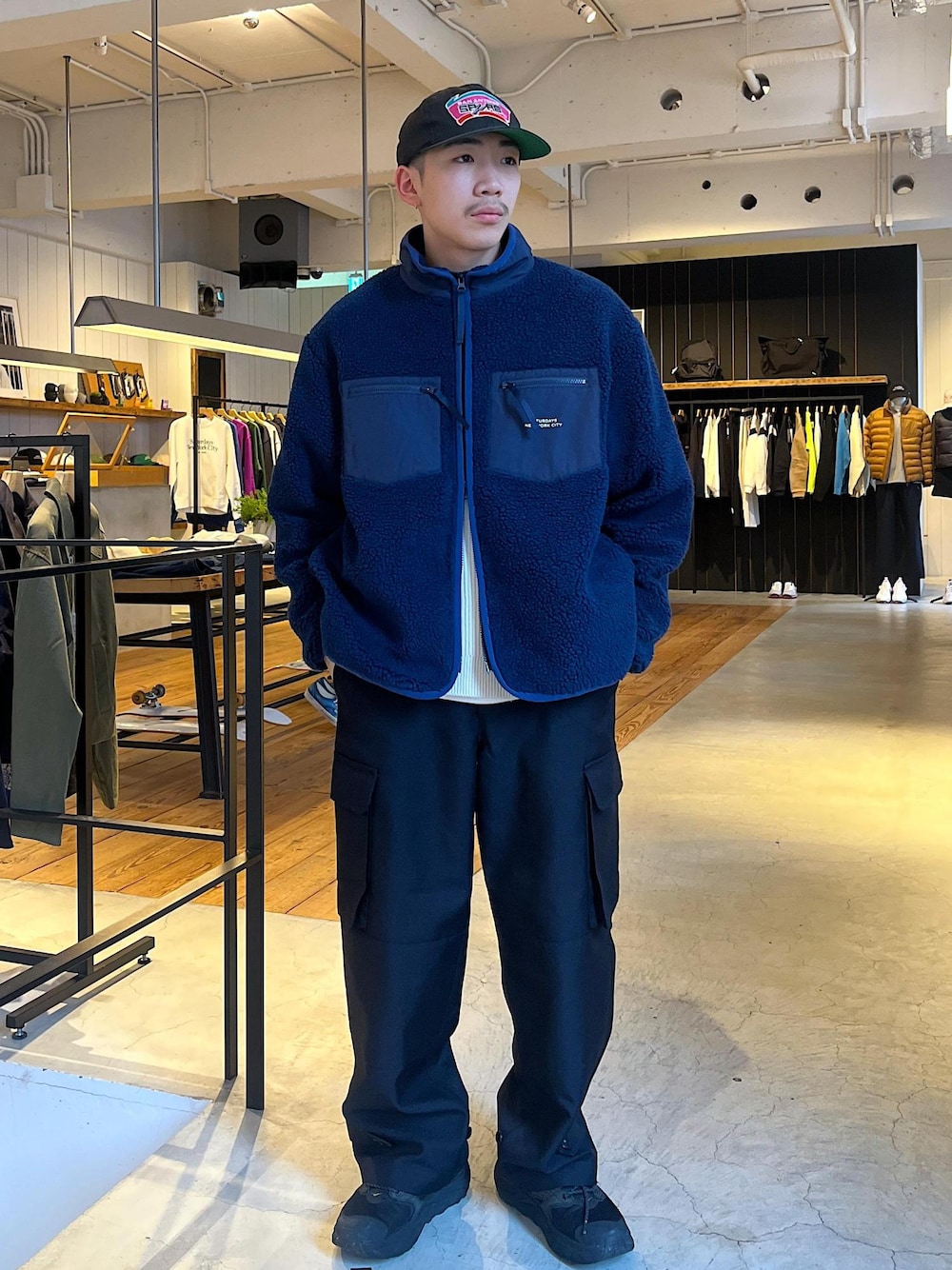 「初冬コーデ、冬コーデ、デートコーデ、お出かけコーデ、旅行コーデ、アウトドアコーデ、お正月・初詣コーデ、ストリート、大人カジュアル、レイヤード、カジュアルコーデ、シンプルコーデ、ベーシック、Saturdays NYC、ノーマル」｜「Saturdays NYCのGENUINE LEATHER BELT（ベルト、ブラック系）」を使った、さとりさん（メンズ・170cm）の冬コーディネートの1枚目の写真