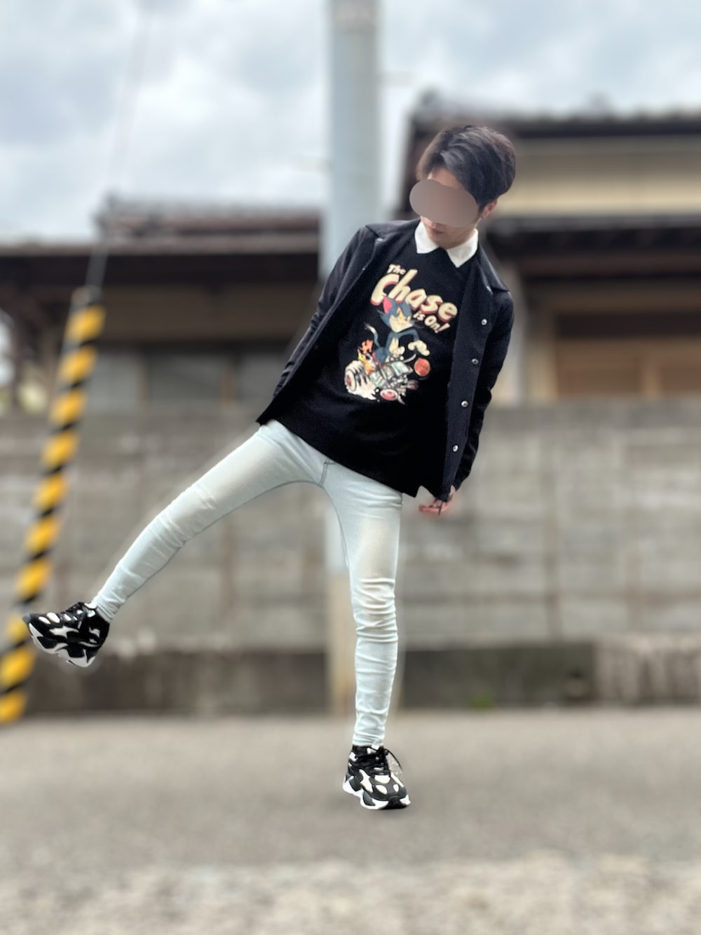 「メンズファッション、低身長コーデ、スニーカー、春カラー、はるコーデ、ファッションの力を信じよう、トムとジェリー、可愛い、フォローお願いします、おしゃれさんと繋がりたい、お洒落さんとつながりたい、黒」｜「EDWINのアイテム（その他パンツ、ブラック系）」を使った、hishiy2000さん（メンズ・164cm）の春コーディネートの1枚目の写真