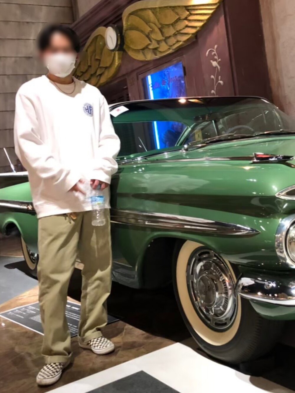 「ストリート、おしゃれさんと繋がりたい、HUF、ディッキーズ(Dickies)、スケーター、スケーターファッション、ストリートコーデ、VANS、スリッポン、フォローミー、スケボー」｜「HUFのREGIONAL PUFF CREW / HUF クルー トレーナー（スウェット、ホワイト系）」を使った、tintinfuckjrさん（メンズ・172cm）の冬コーディネートの1枚目の写真