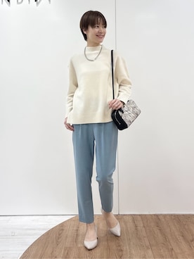 「INDIVI（インディヴィ）の【冬ニット人気NO．1！／カシミヤ混】ミドルゲージハイネックニット（ニット/セーター、ホワイト系）」を使った、kanaeさん（レディース・166cm）の冬コーディネート