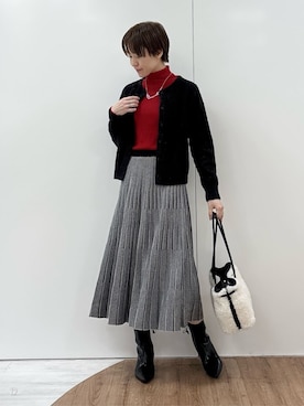 「INDIVI（インディヴィ）の【洗える】ラメニットカーディガン（カーディガン/ボレロ、ブラック系）」を使った、kanaeさん（レディース・166cm）の秋コーディネート