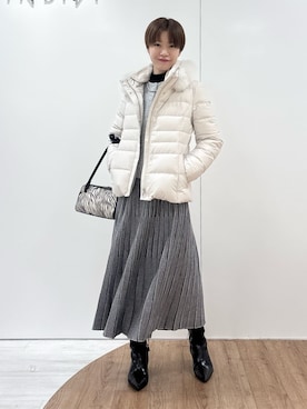 「INDIVI（インディヴィ）の【名品／撥水／抗菌防臭】ショート丈リサイクルダウンコート（ダウンジャケット/コート、ホワイト系）」を使った、kanaeさん（レディース・166cm）の秋コーディネート