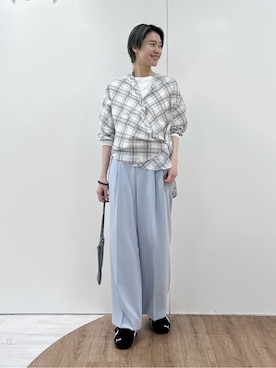 「INDIVI（インディヴィ）の【2WAY／シアー】バイアスチェック柄＆無地 カシュクールシャツ（シャツ/ブラウス、グレー系）」を使った、kanaeさん（レディース・166cm）の冬コーディネート