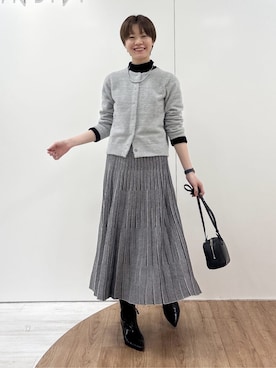 「INDIVI（インディヴィ）の【洗える】ラメニットカーディガン（カーディガン/ボレロ、シルバー系）」を使った、kanaeさん（レディース・166cm）の秋コーディネート