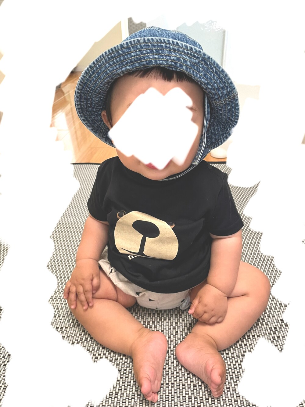 「赤ちゃん、ベビー、ベビーコーデ、０歳、9ヶ月、男の子、男の子コーデ、おとこのこ、むすこーで、Tシャツ」｜「mont-bellの【montbell(モンベル)】WIC モンタベアフェイスTシャツ（Tシャツ/カットソー、ブラック系）」を使った、kankanさん（キッズ・80cm）の夏コーディネートの1枚目の写真