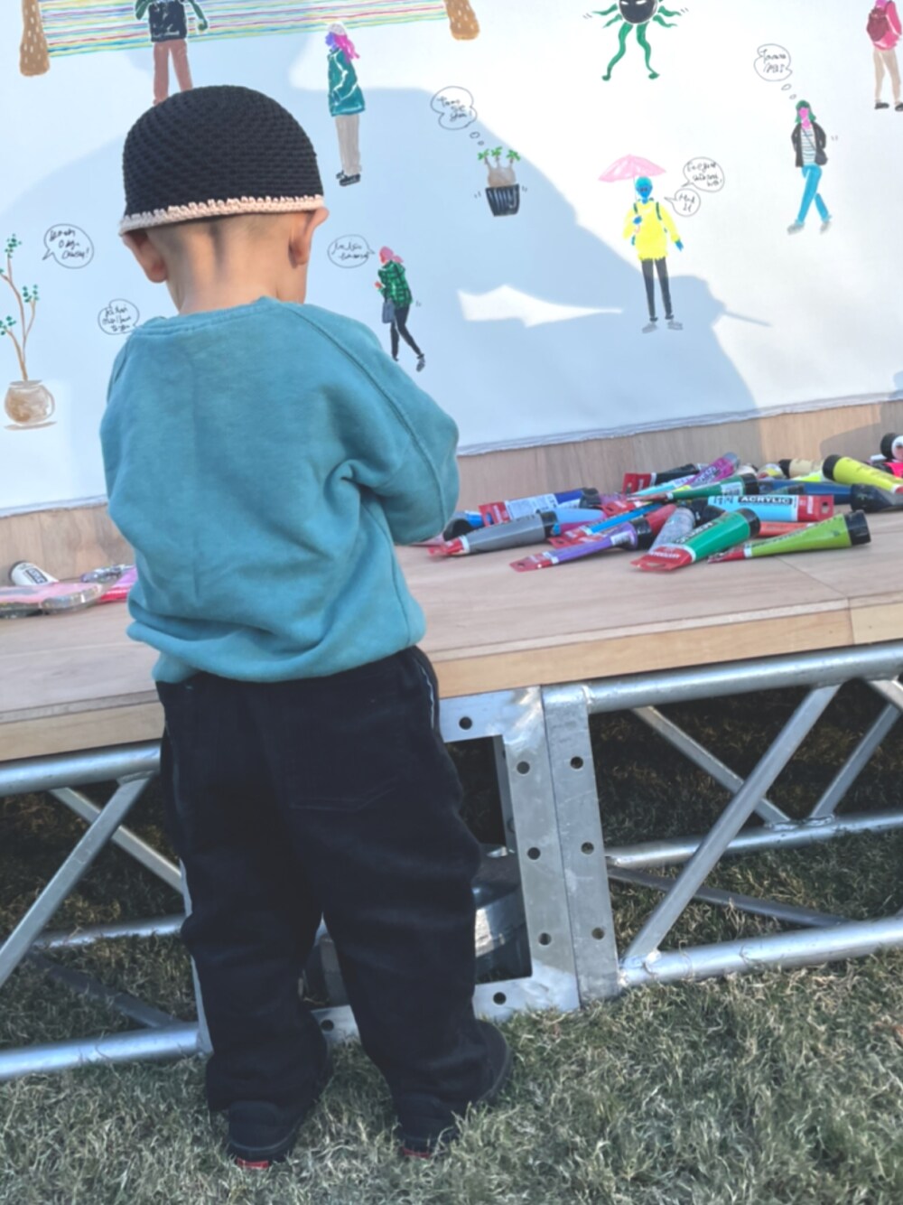 「kidsfashion、キッズコーデ、キッズファッション、おとこのこ、むすこーで、むすこふく、男の子コーデ、markey's、男の子、2歳、コーデュロイパンツ、ビーニー、スウェットコーデ、秋服、ZARA KIDS」｜「父ちゃんのおさがりのアイテム（ニットキャップ/ビーニー、ブラック系）」を使った、kankanさん（キッズ・80cm）の秋コーディネートの1枚目の写真