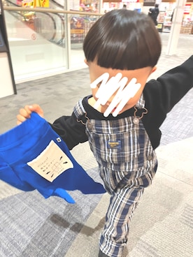 「カラーパンツ」｜「アイテム（サロペット/オーバーオール）」を使った、kankanさん（キッズ・90cm）の春コーディネート