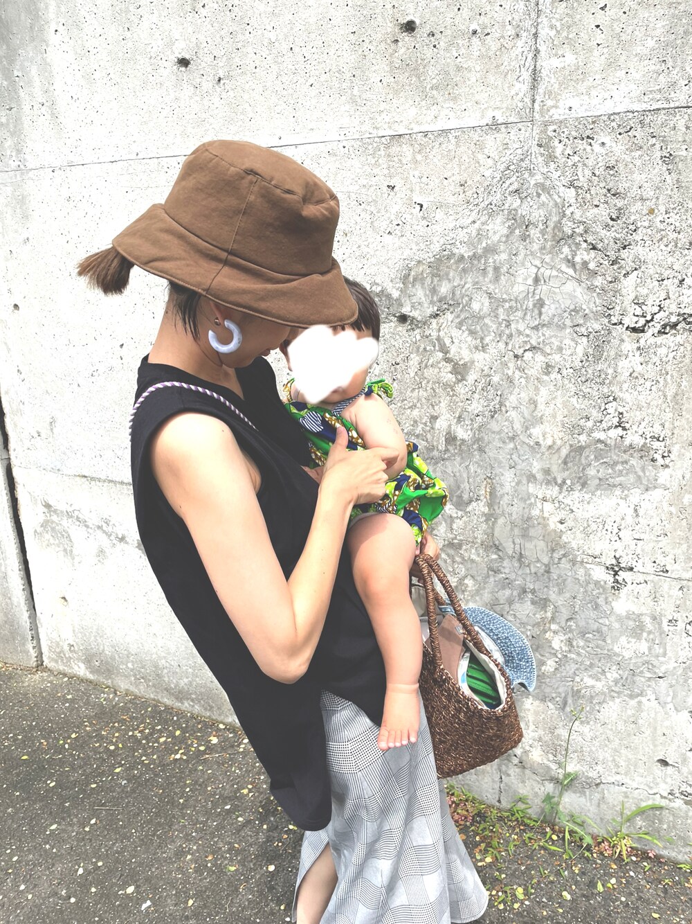 「赤ちゃん、ベビー、０歳、9ヶ月、親子コーデ、おやこーで。、ママコーデ、ママファッション、夏コーデ、ロンパース」｜「ZARAのアイテム（ハット、ブラウン系）」を使った、kankanさん（キッズ・80cm）の夏コーディネートの1枚目の写真