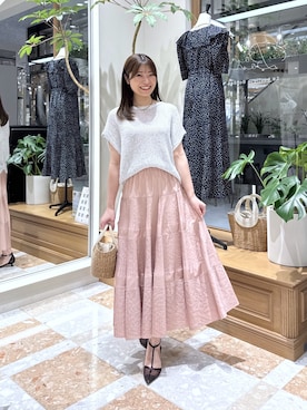 「La boutique BonBon（ラブティックボンボン）の【復刻・新色登場！】ラメ天竺針抜きフレンチニット（ニット/セーター、シルバー系）」を使った、mamiさん（レディース・161cm）の春コーディネート