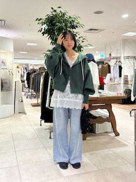 「CIAOPANIC TYPY（チャオパニックティピー）の【ゆるっと抜け感大人フーディー】ドルマンスリーブピグメントダンボールパーカー（パーカー、グリーン系）」を使った、tamaizmmmさん（レディース・165cm）の秋コーディネート