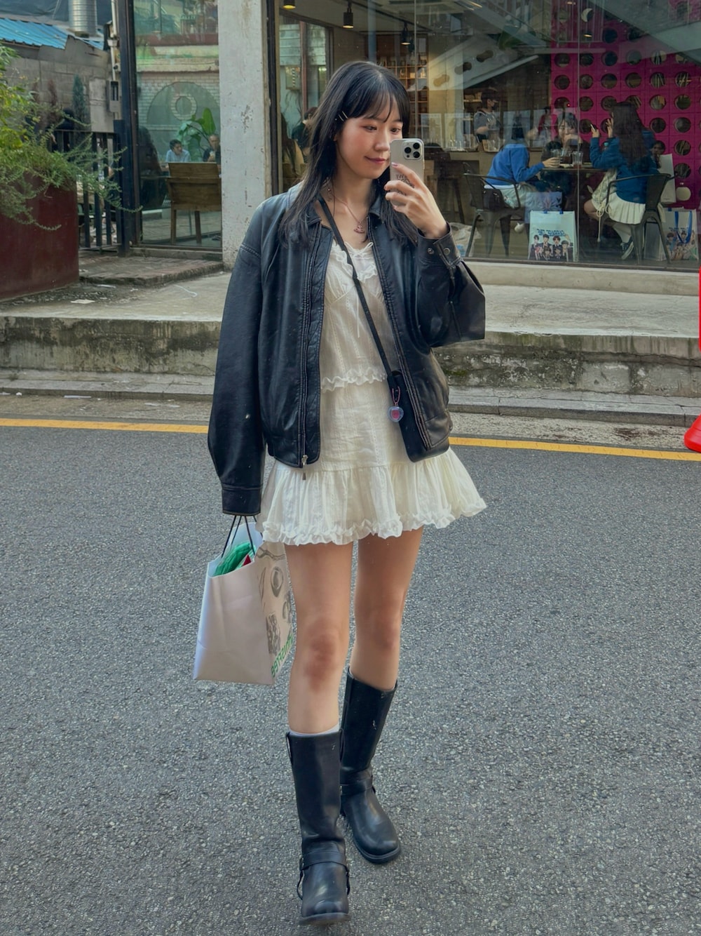 「秋っぽコーデ更新中、レザー、秋服、きれいめカジュアル、オトナカワイイ、休日スタイル、秋先取りコーデ、ロングブーツ、ブーツ、レーストップス、ジャケット、韓国ファッション、秋コーデ、カジュアルガーリー、高身長コーデ」｜「Jewelobeのフリル×コットンストライプビスチェディテールキャミチュニック（キャミソール、ホワイト系）」を使った、sasaminさん（骨格ウェーブ・レディース・170cm）の秋コーディネートの1枚目の写真