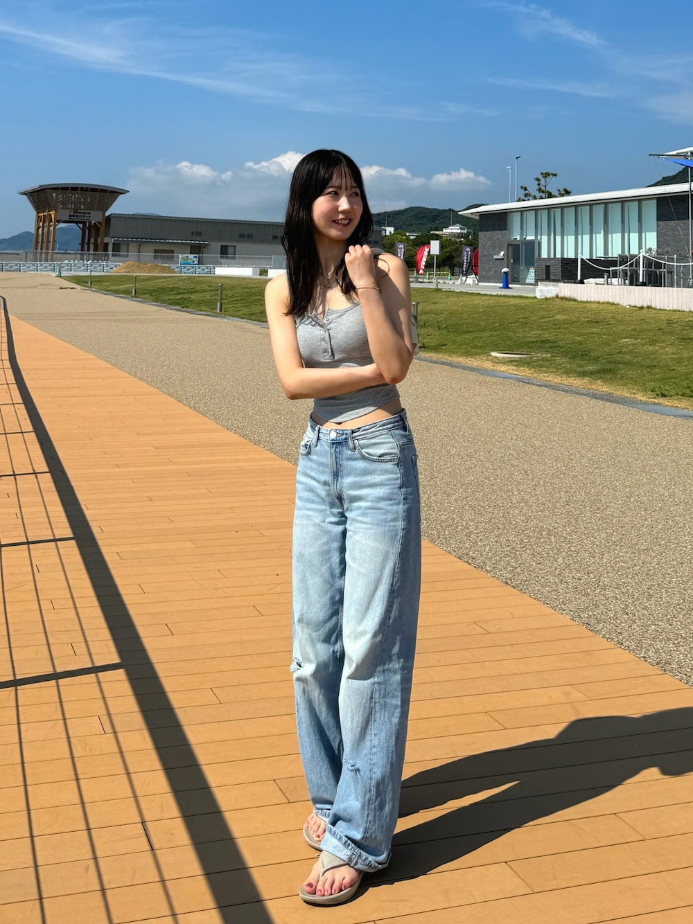 「お出かけコーデ、プチプラ、アツいコーデ全部見せ、デニム、キャミソール、カジュアルコーデ、ドライブコーデ、デニムパンツ、ZARA、blackup、夏ファッション、今日のコーデ、楽チンコーデ、韓国ファッション、outfit」｜「BLACKUPのアイテム（キャミソール、グレー系）」を使った、sasaminさん（骨格ウェーブ・レディース・170cm）の夏コーディネートの1枚目の写真