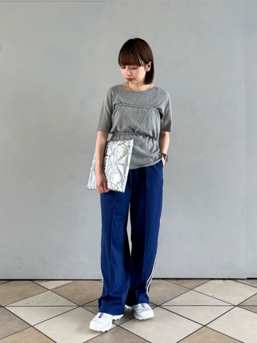 「トレンド、イエベ春、夏服、CITEN、夏コーデ、スポーツミックス」｜「CITENの＜CITEN＞ジャージ ライン パンツ（スウェットパンツ、ブルー系）」を使った、TSUKADAさん（レディース・148cm）の春コーディネートの1枚目の写真