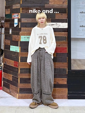 「niko and...（ニコアンド）の【NKJ 2025AW】REMAKE BARREL DENIM（デニムパンツ）」を使った、ちーちさん（レディース・165cm）の秋コーディネート