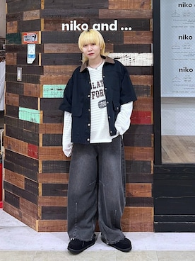 「niko and...（ニコアンド）のセルフカットカーブパンツ　デニムパンツ（デニムパンツ、ブラック系）」を使った、ちーちさん（レディース・165cm）の春コーディネート