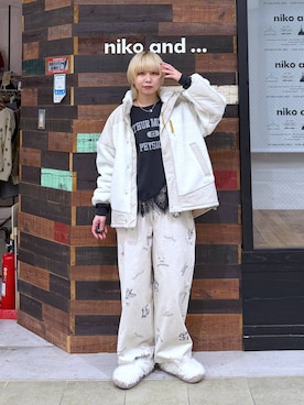 「アイテム（スリッポン、ホワイト系）」を使った、ちーちさん（レディース・165cm）の秋コーディネート