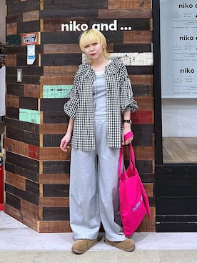 「niko and...（ニコアンド）のオリジナル ニコロゴ カラートート（トートバッグ、ピンク系）」を使った、ちーちさん（レディース・165cm）の春コーディネート