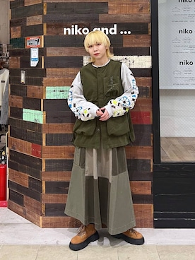 「アイテム（スカート、グリーン系）」を使った、ちーちさん（レディース・165cm）の秋コーディネート