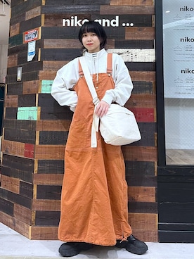 「アイテム（ジャンパースカート、オレンジ系）」を使った、ちーちさん（レディース・165cm）の冬コーディネート