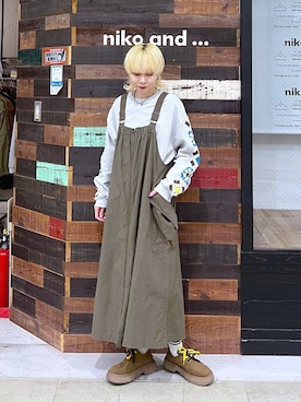 「アイテム（ジャンパースカート）」を使った、ちーちさん（レディース・165cm）の秋コーディネート