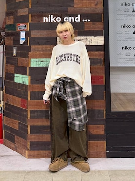 「アイテム（タンクトップ、ベージュ系）」を使った、ちーちさん（レディース・165cm）の秋コーディネート