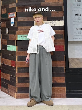 「niko and...（ニコアンド）のトロットワイドイージーパンツ（その他パンツ、グリーン系）」を使った、ちーちさん（レディース・165cm）の春コーディネート