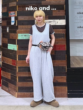 「niko and...（ニコアンド）のダブルレイヤーライクTシャツ（Tシャツ/カットソー、ブラウン系）」を使った、ちーちさん（レディース・165cm）の春コーディネート