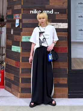 「niko and...（ニコアンド）のトロットワイドイージーパンツ（その他パンツ、グレー系）」を使った、ちーちさん（レディース・165cm）の夏コーディネート