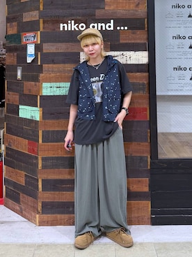 「niko and...（ニコアンド）のトロットワイドイージーパンツ（その他パンツ、グリーン系）」を使った、ちーちさん（レディース・165cm）の夏コーディネート