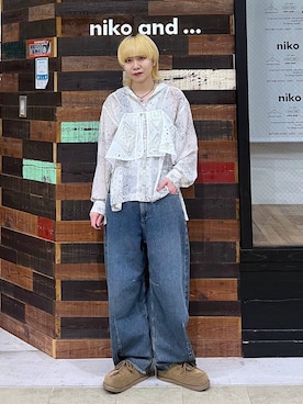 「niko and...（ニコアンド）のセルフカットカーブパンツ　デニムパンツ（デニムパンツ、ブルー系）」を使った、ちーちさん（レディース・165cm）の春コーディネート