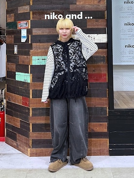 「niko and...（ニコアンド）のセルフカットカーブパンツ　デニムパンツ（デニムパンツ、ブラック系）」を使った、ちーちさん（レディース・165cm）の春コーディネート