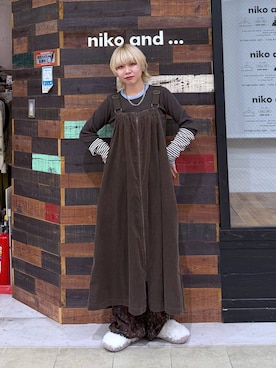 「アイテム（スリッポン、ホワイト系）」を使った、ちーちさん（レディース・165cm）の秋コーディネート