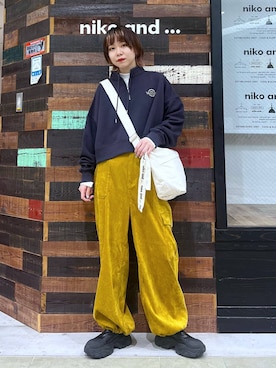 「アイテム（カーゴパンツ、イエロー系）」を使った、ちーちさん（レディース・165cm）の冬コーディネート
