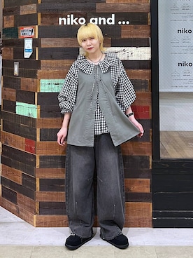 「niko and...（ニコアンド）のバッククロスタックベスト（ベスト、グリーン系）」を使った、ちーちさん（レディース・165cm）の春コーディネート